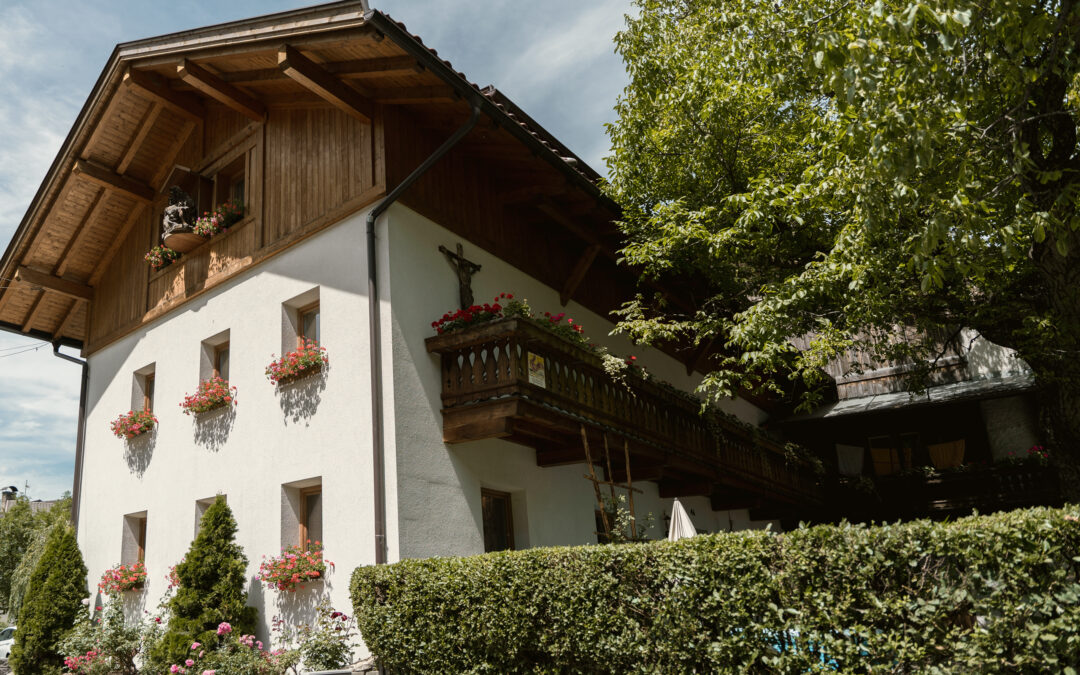 kundlerhof-urlaub-bauernhof-stilfes-freienfeld-wipptal-suedtirol-aussenansicht-sommer-wohnhaus-sued-west-06333-web