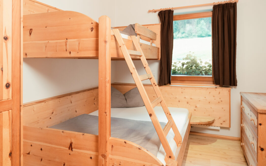 kundlerhof-urlaub-bauernhof-stilfes-freienfeld-wipptal-suedtirol-ferienwohnung-erdbeere-zimmer-02-06223-web