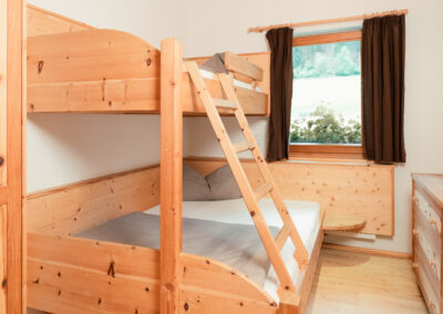 kundlerhof-urlaub-bauernhof-stilfes-freienfeld-wipptal-suedtirol-ferienwohnung-erdbeere-zimmer-02-06223-web