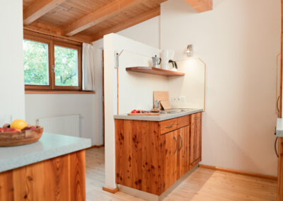 kundlerhof-urlaub-bauernhof-stilfes-freienfeld-wipptal-suedtirol-ferienwohnung-erdbeere-wohnkueche-web